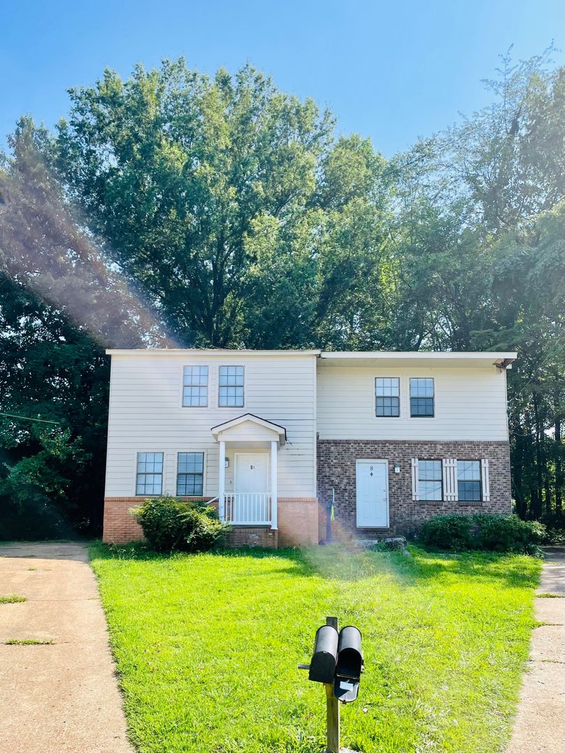 Jackson Apartment: 8 Davidfield Cove