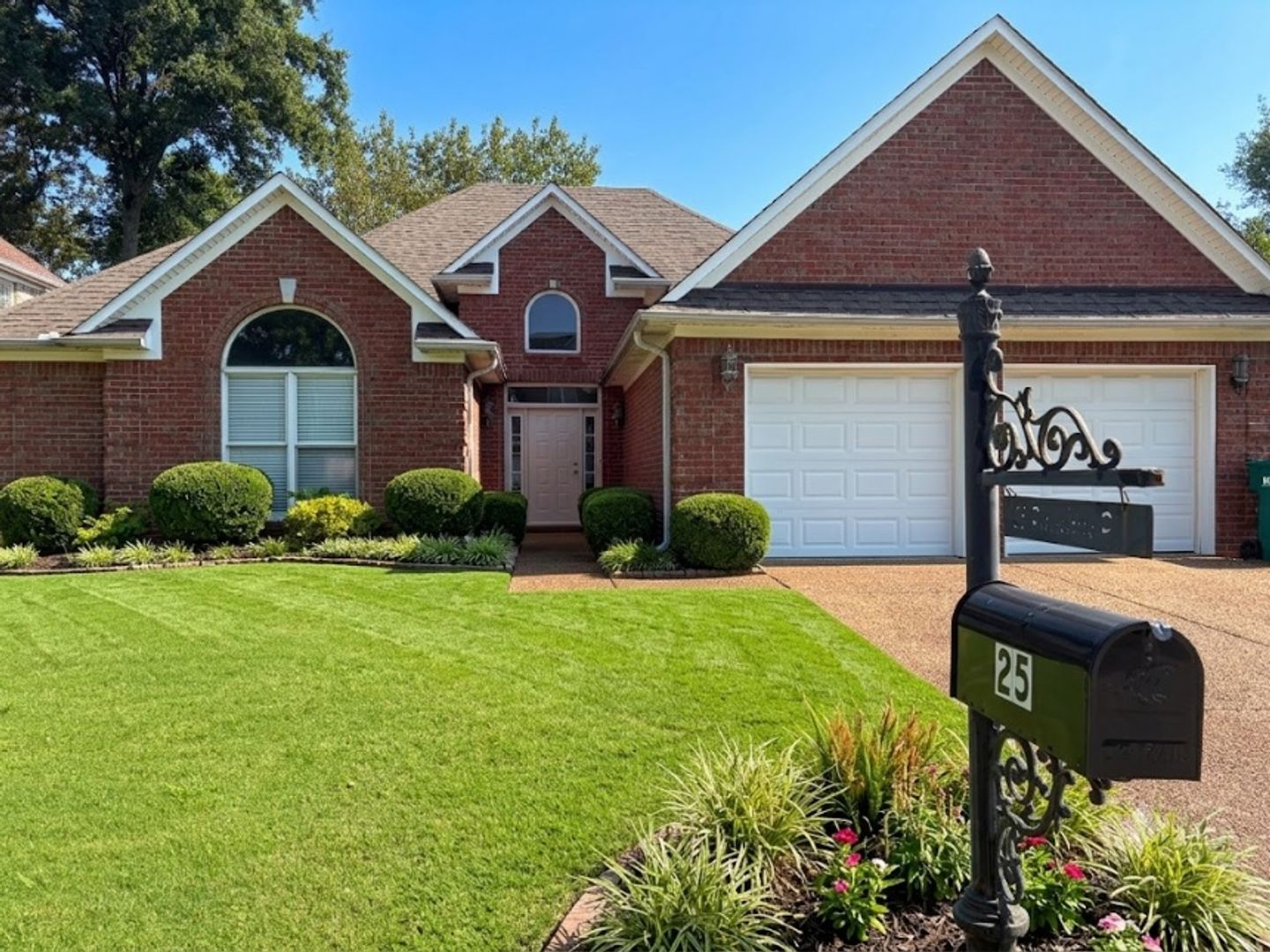 Jackson House: 25 Plainsbrook Pl