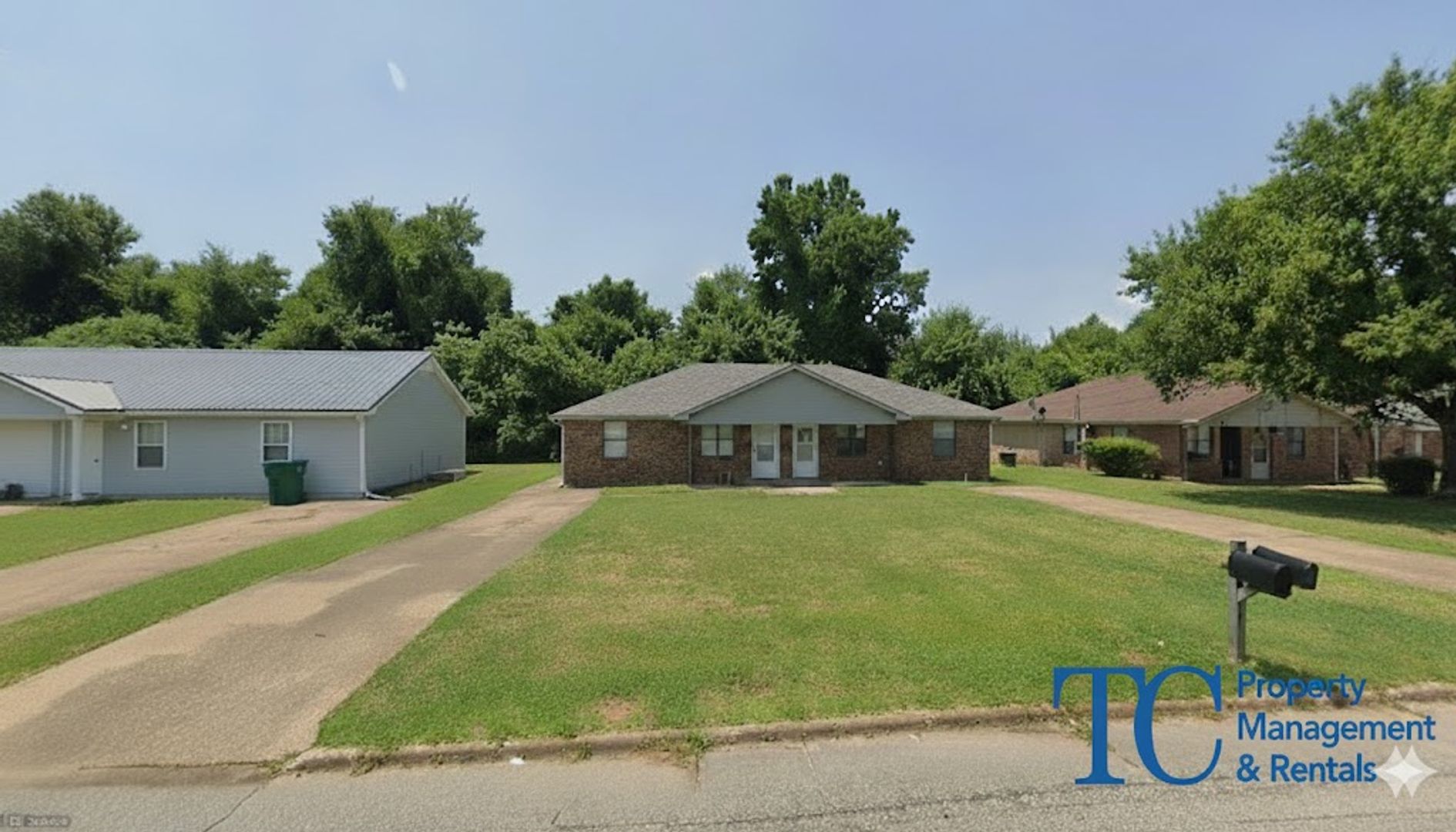 Jackson Apartment: 19/21 Lennon Cove