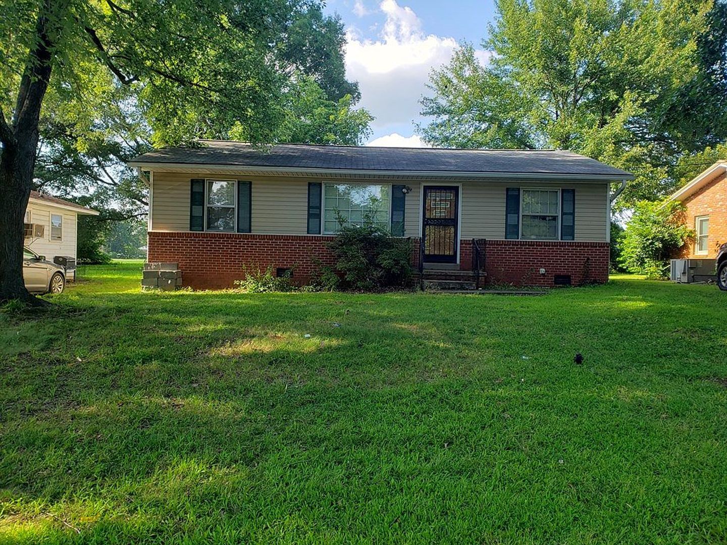 Milan House: 5032 Anderson St.