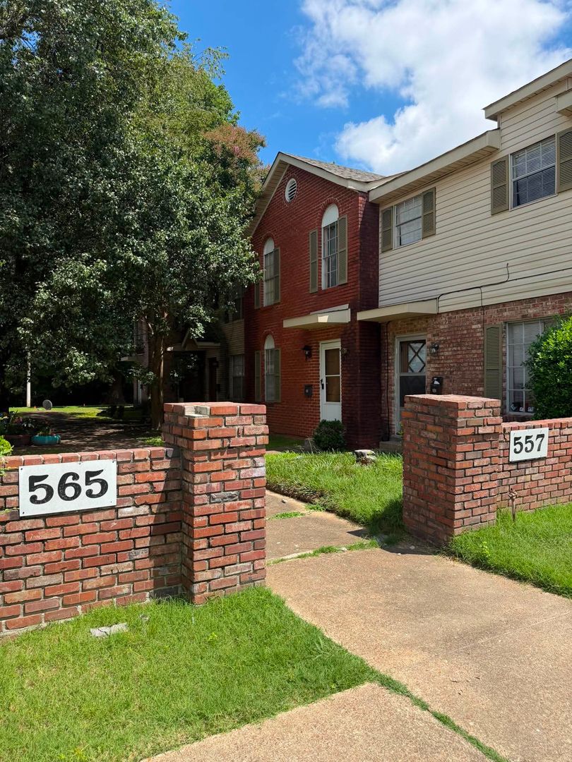 Jackson Apartment: 557 Old Hickory Blvd.