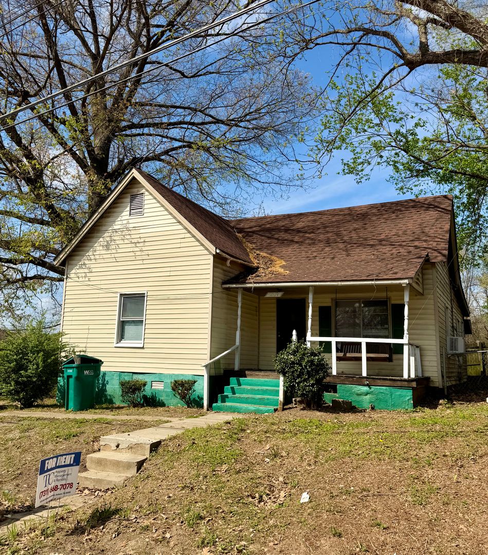 Jackson House: 207 South Hays Ave