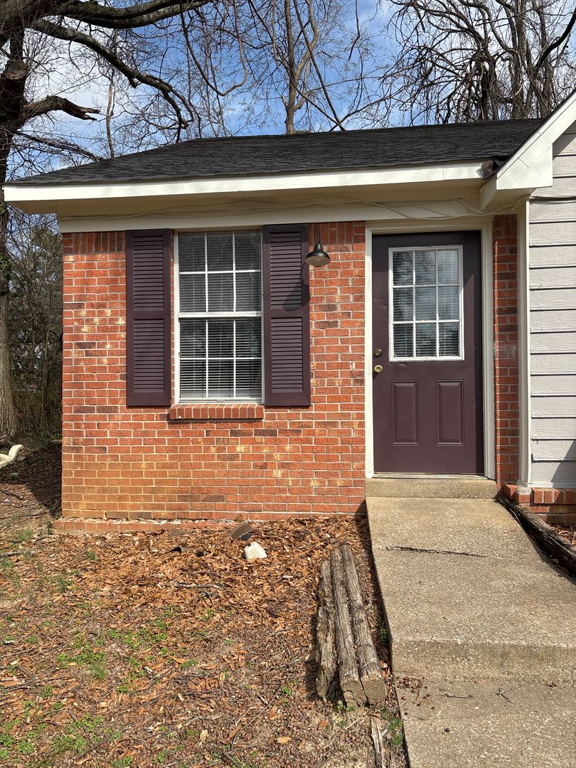 Jackson Apartment: 103 Evergreen Street