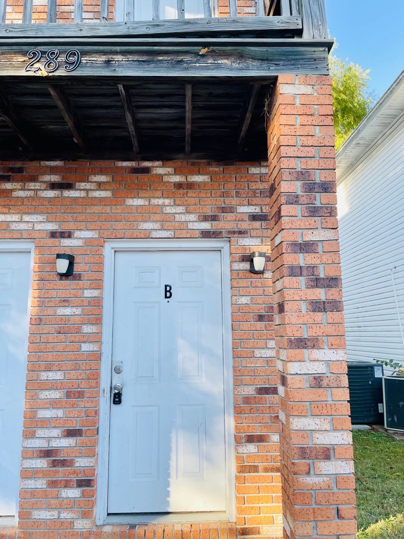 Jackson Apartment: 289 Foxworth Dr.