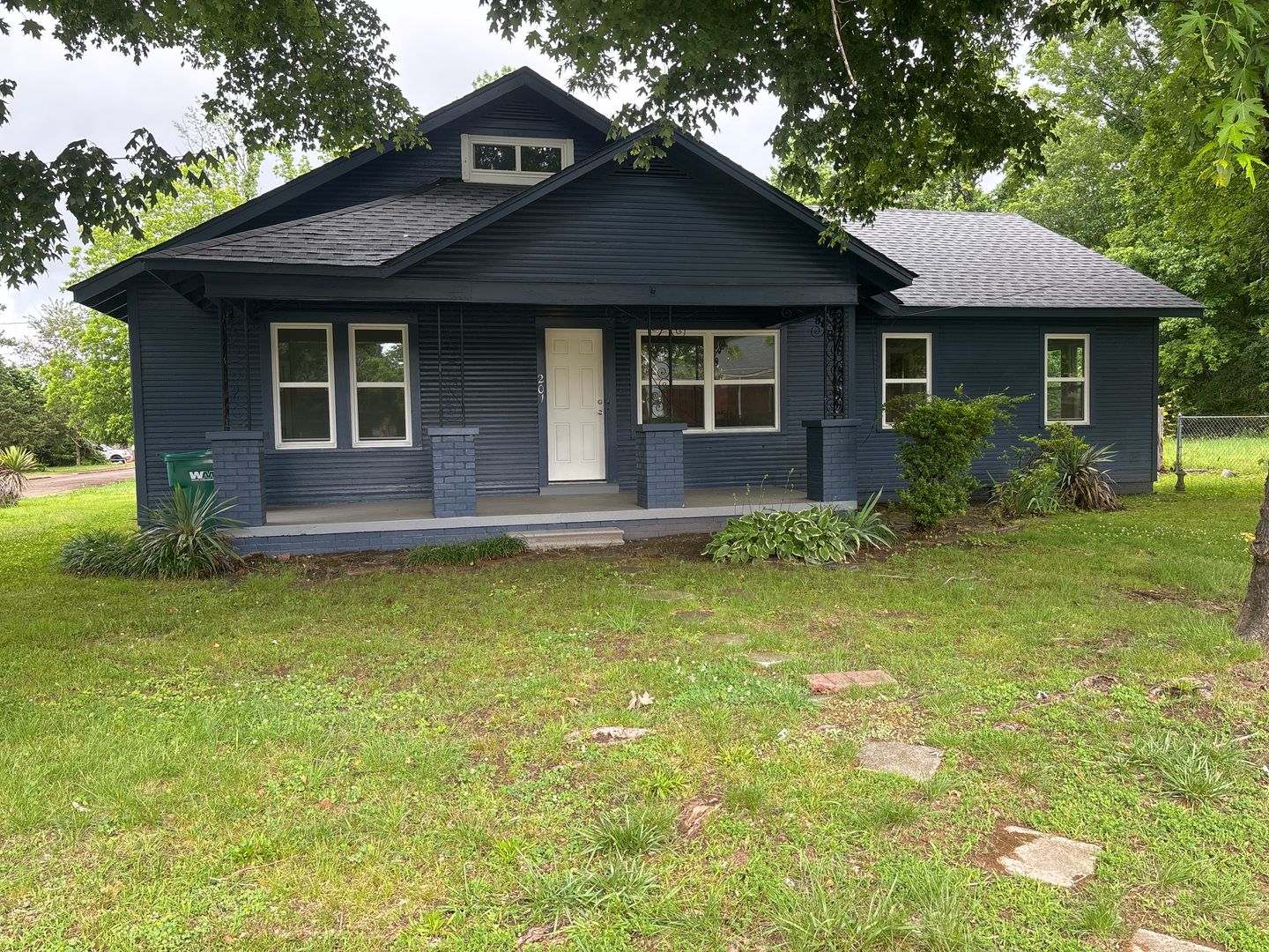 Jackson House: 201 Arrowhead St