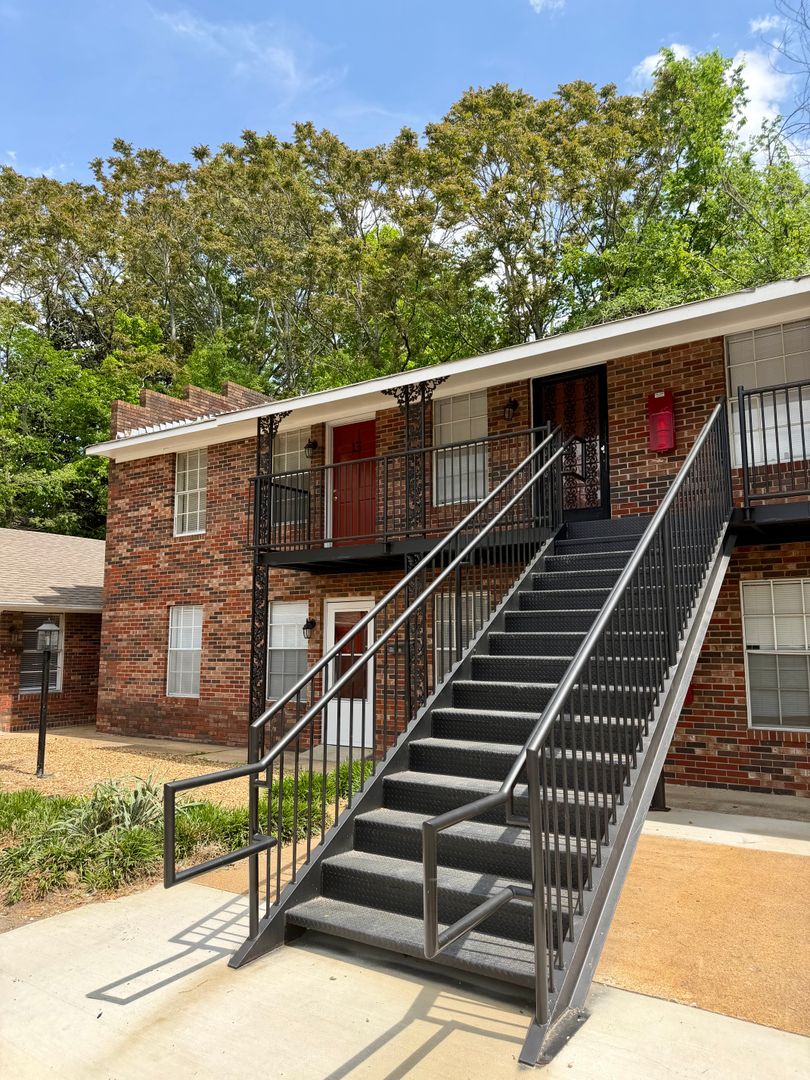Jackson Apartment: 570 Lambuth Blvd.
