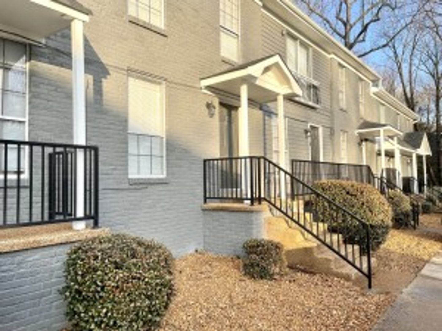 Jackson Apartment: 1344 Campbell St.