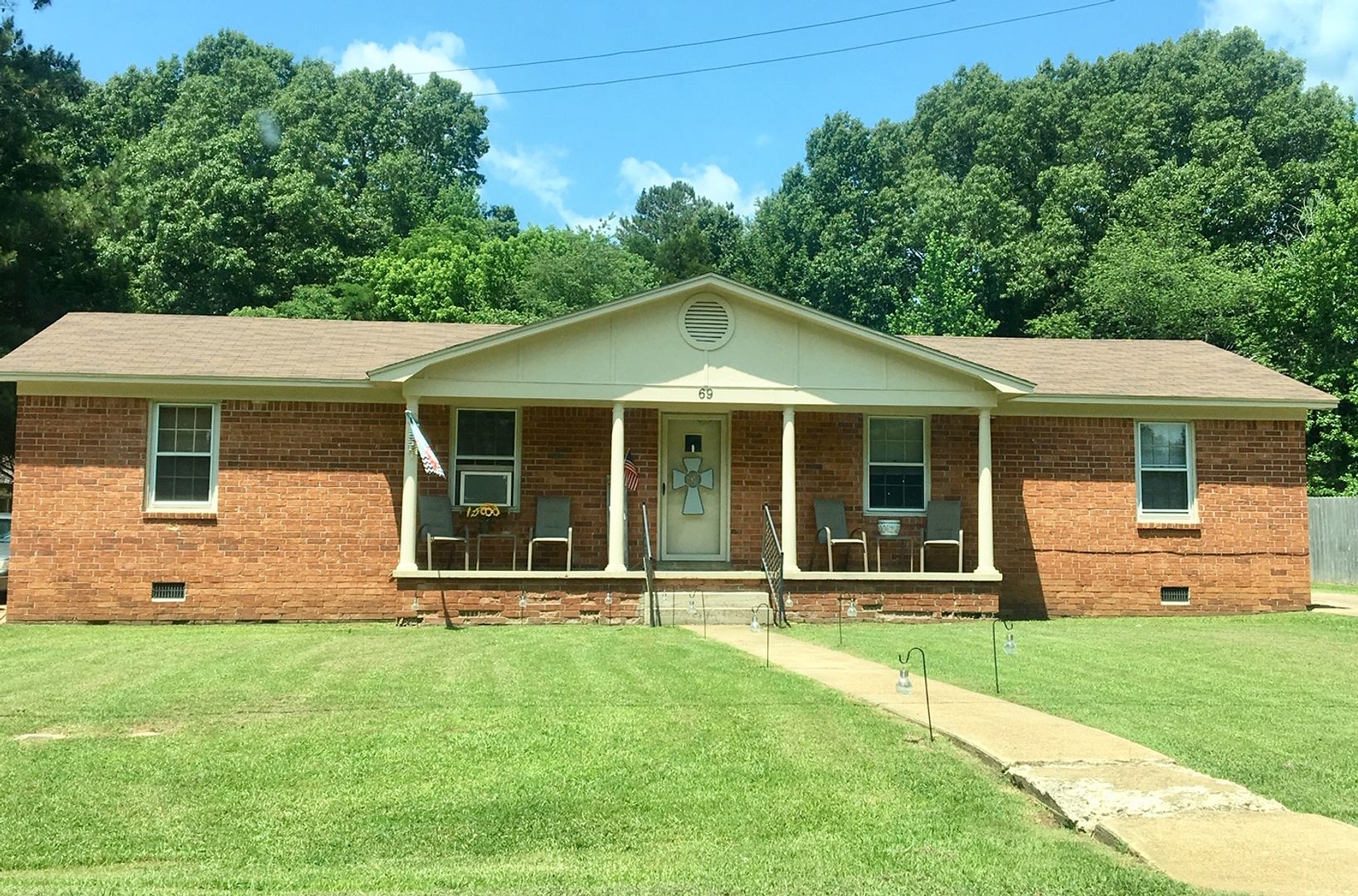 Jackson Apartment: 69 Meridian Dr