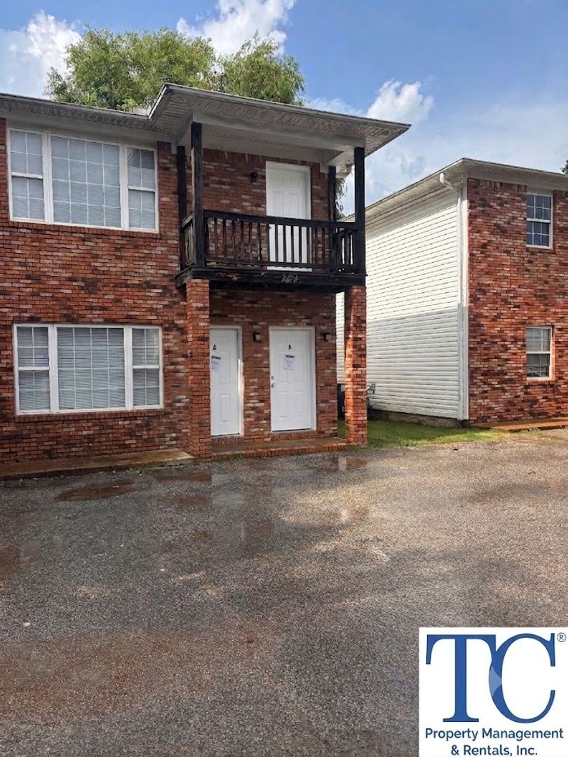 Jackson Apartment: 289 Foxworth Dr.