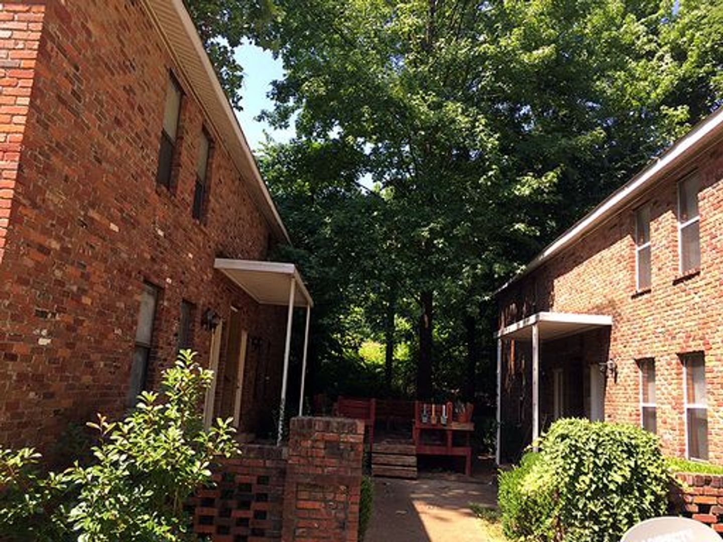 Jackson Apartment: 1364 Campbell Street