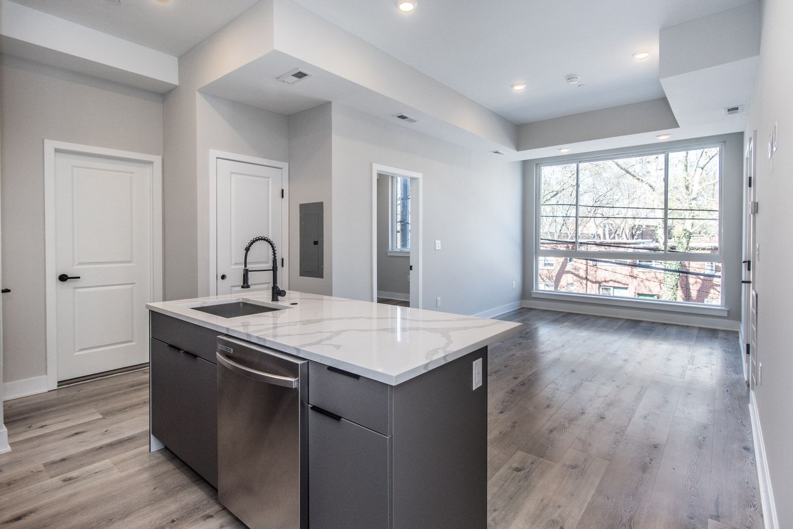 Philadelphia Apartment: 2710 Ridge Avenue