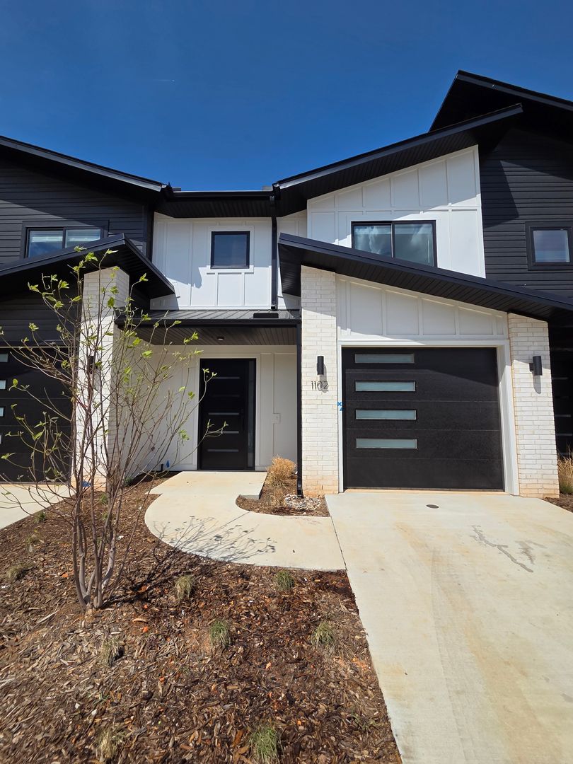 Lowell House: 1102 Emilia Ave