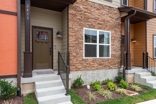 Like new townhome that is sure to impress! – photo 1