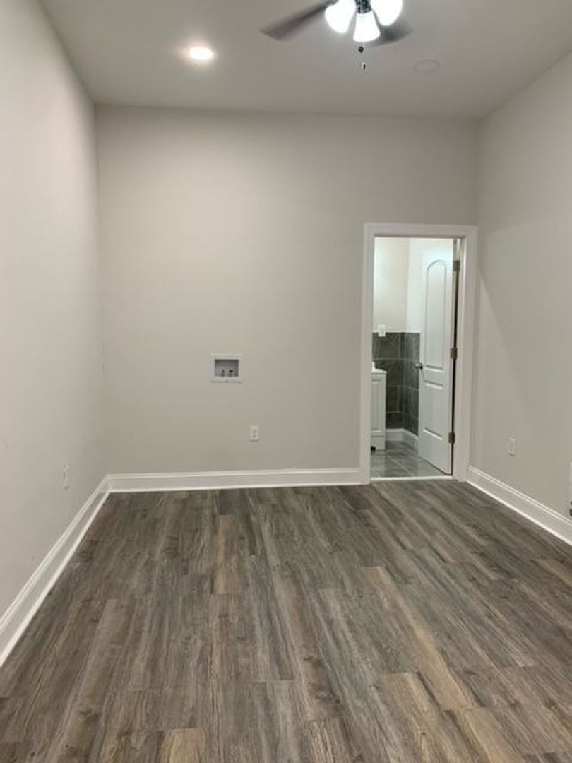 Philadelphia Apartment: 658 N 52nd St