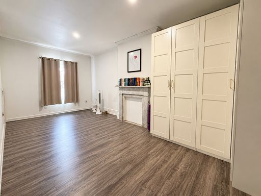 Listing photo thumbnail