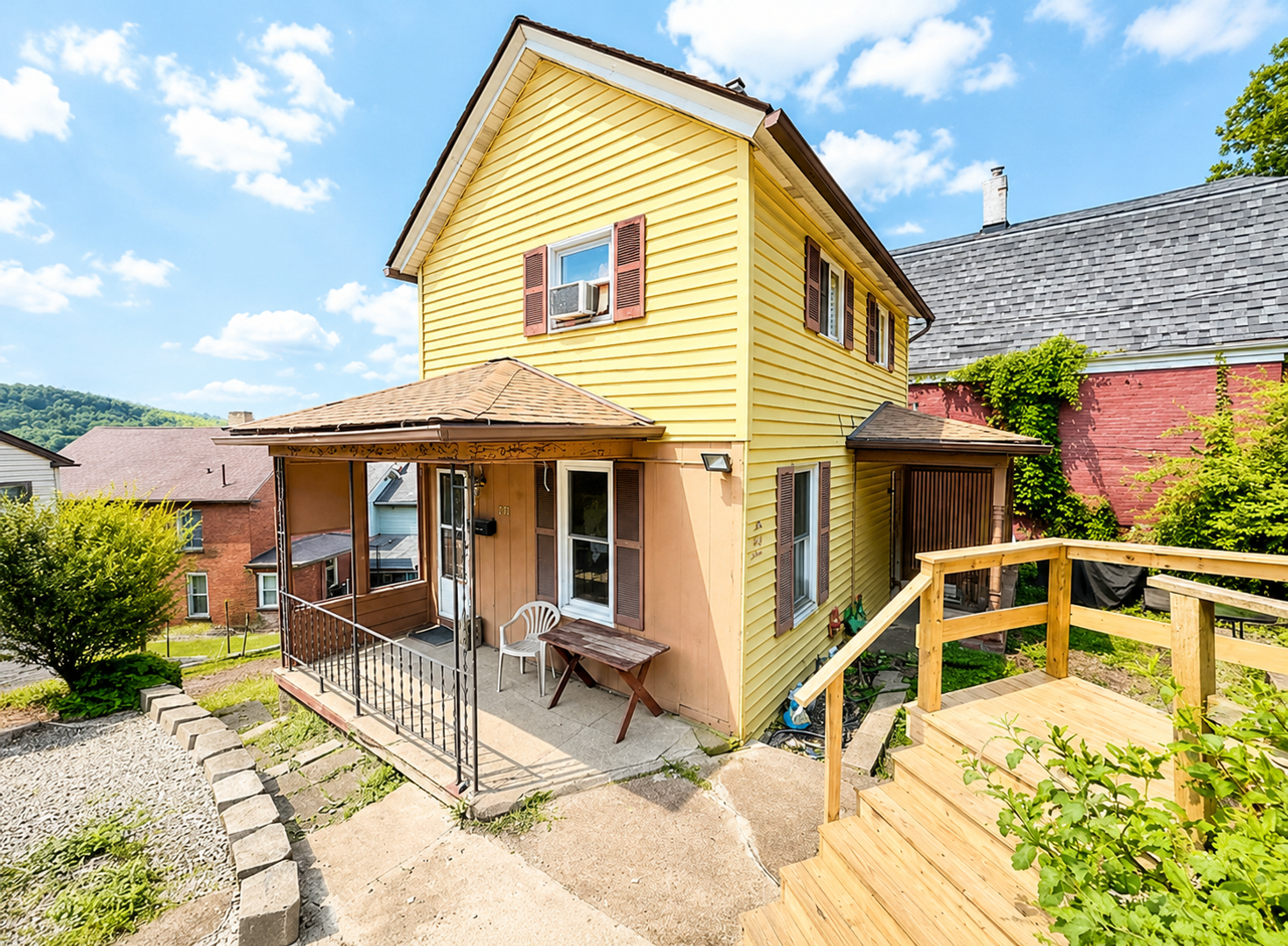 Pitcairn House: 653 5th Street