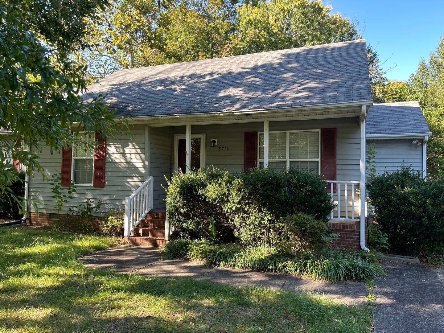 Greensboro House: 5710 Country Ln