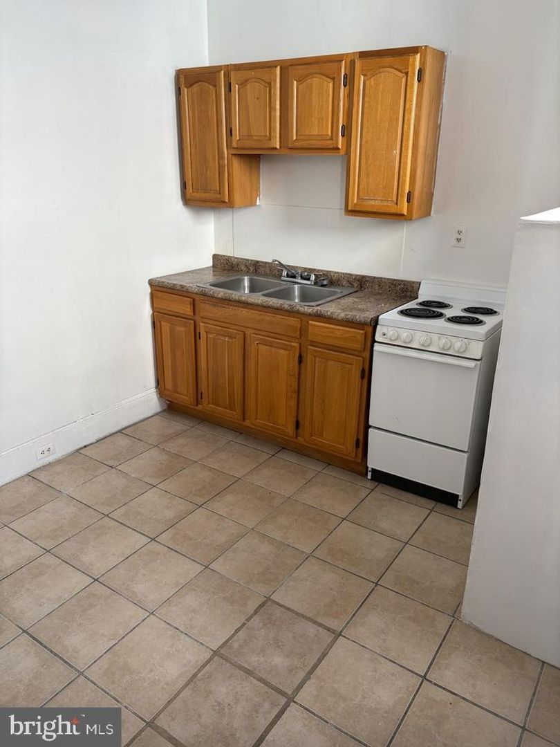Philadelphia Apartment: 5135 Irving St