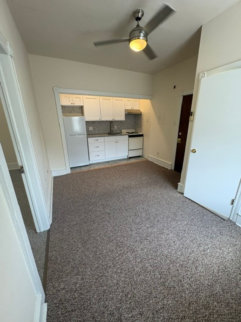 Philadelphia House: 1637 Haworth Apt C