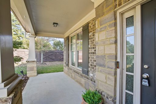 Well-Kept Modern 5 Bedroom 4 Bathroom Large Single Family Home in the Dowell Farms Subdivision – photo 1