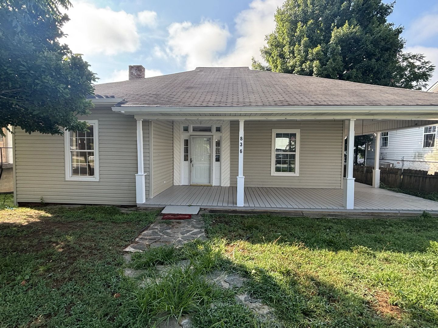 Winston Salem House: 836 W Sprague St