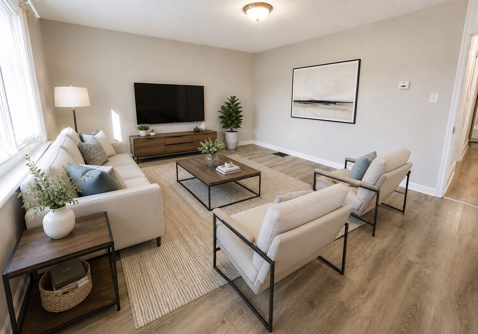 Verona Apartment: 517 E Railroad Ave