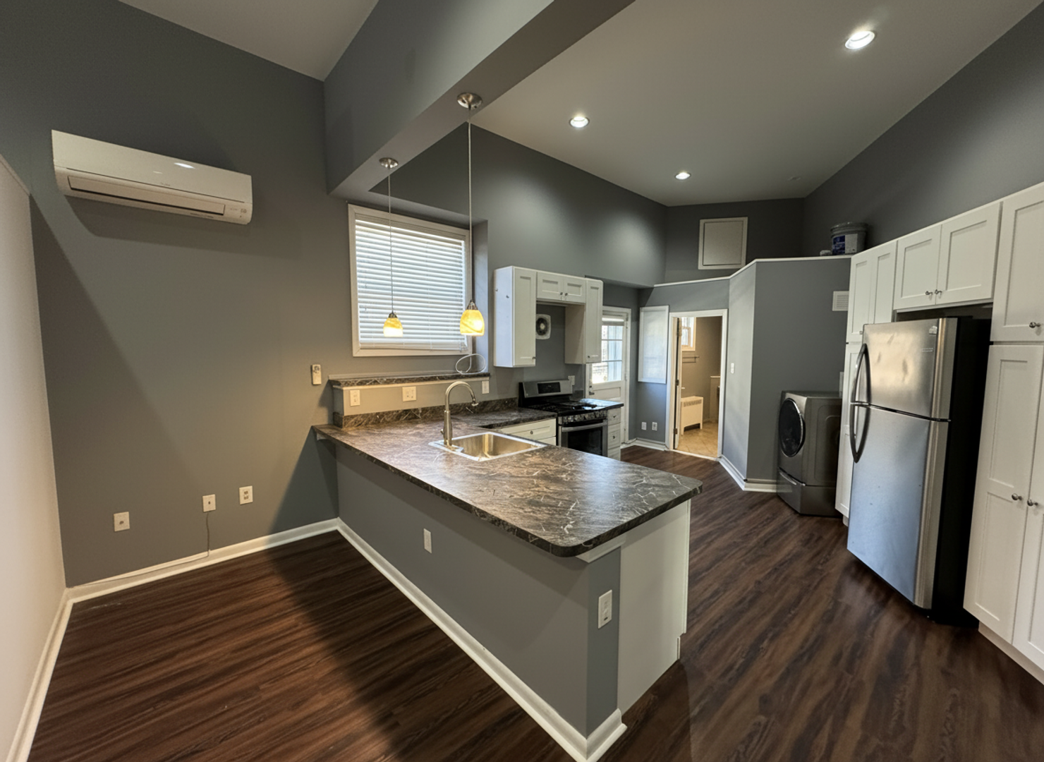 Barrington Apartment: 206-212 Clements Bridge Road