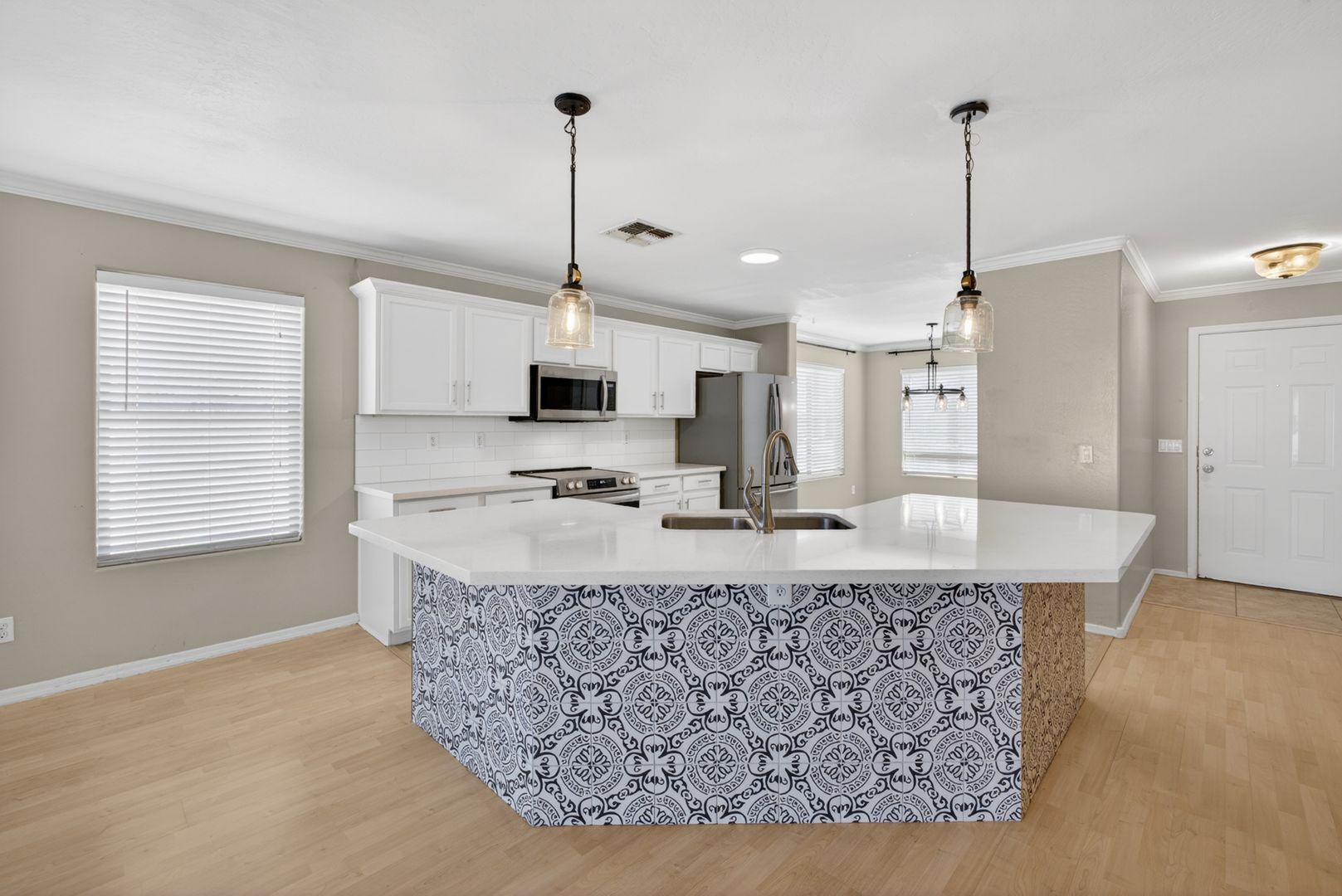 Chandler House: 1944 East Aloe Place