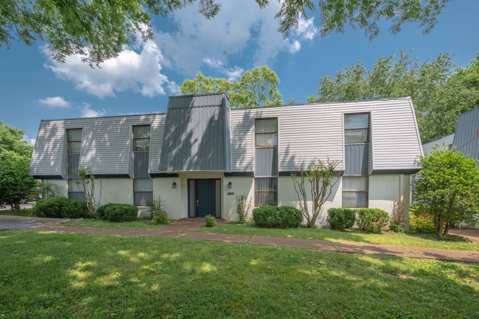 Hendersonville Apartment: 126 Walton Ferry Road