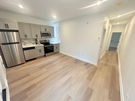 Brand-New 2-Bedroom Apartment with Central Air and In-Unit Laundry – photo 1