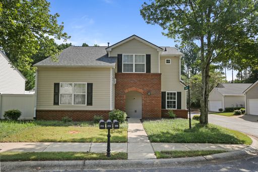 Charming 2-Bedroom, 2.5-Bath Home with Oversized Primary Suite in West Oaks Subdivision – photo 1