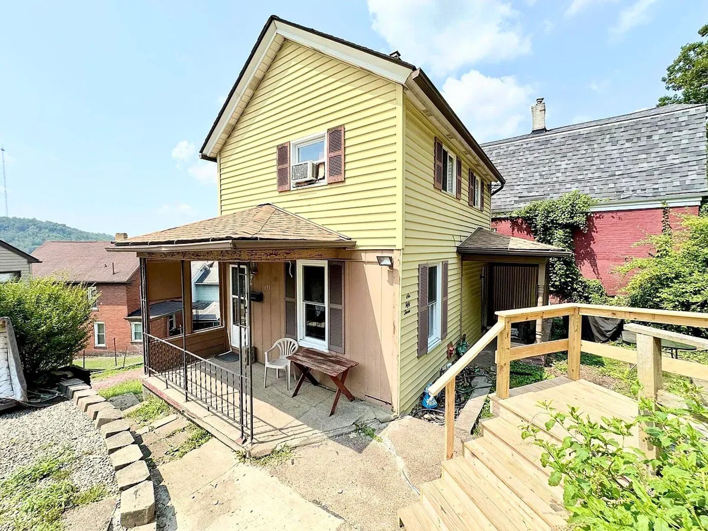 Pitcairn House: 653 5th Street