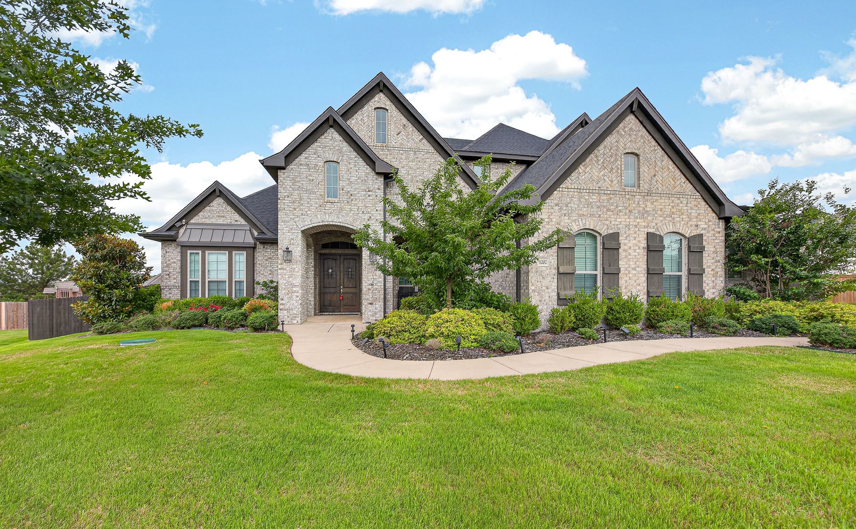 Cave Springs House: 1202 Birkshire Circle