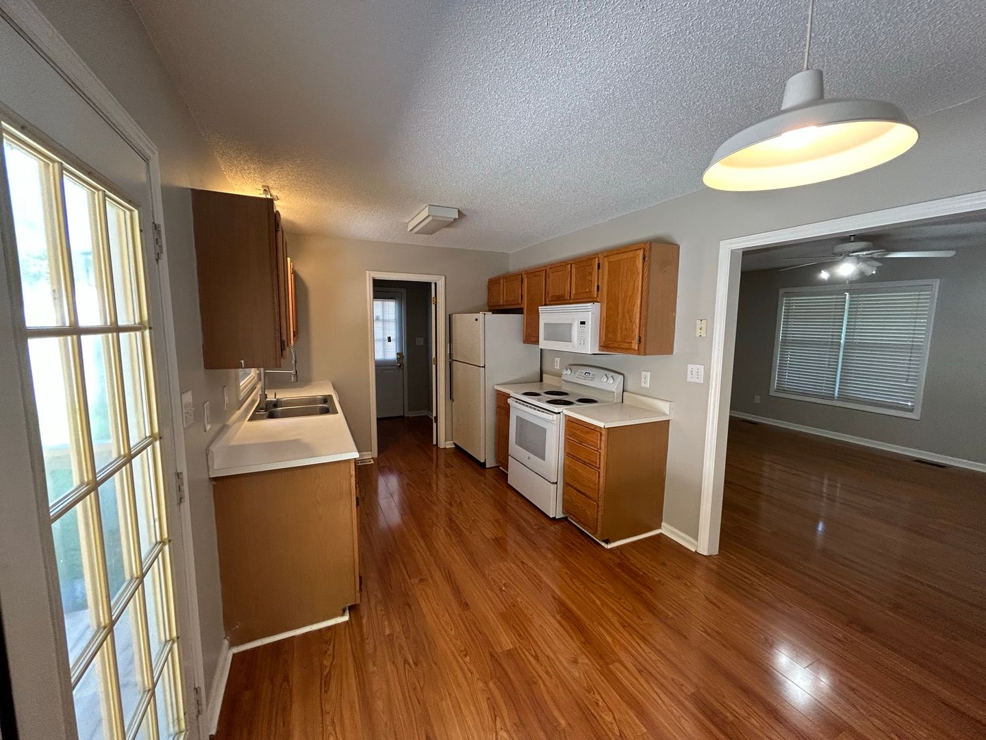 Greensboro House: 5710 Country Ln