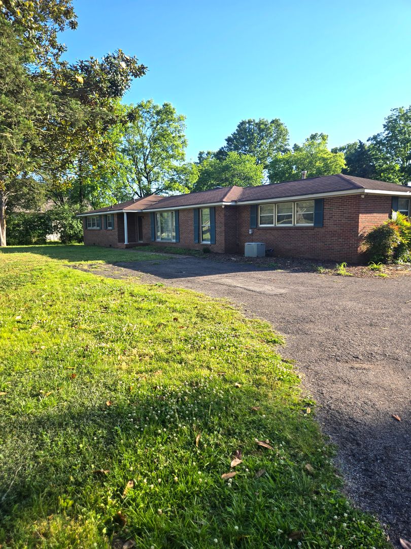 Nashville House: 2009 Kingsbury Drive