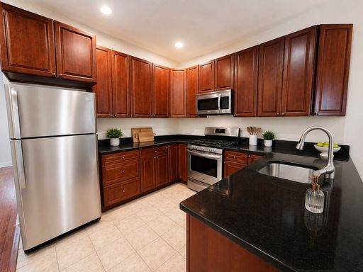Modern 5-Bed, 5-Bath Apartment Near Temple University | Spacious Layout & Prime Location – photo 1