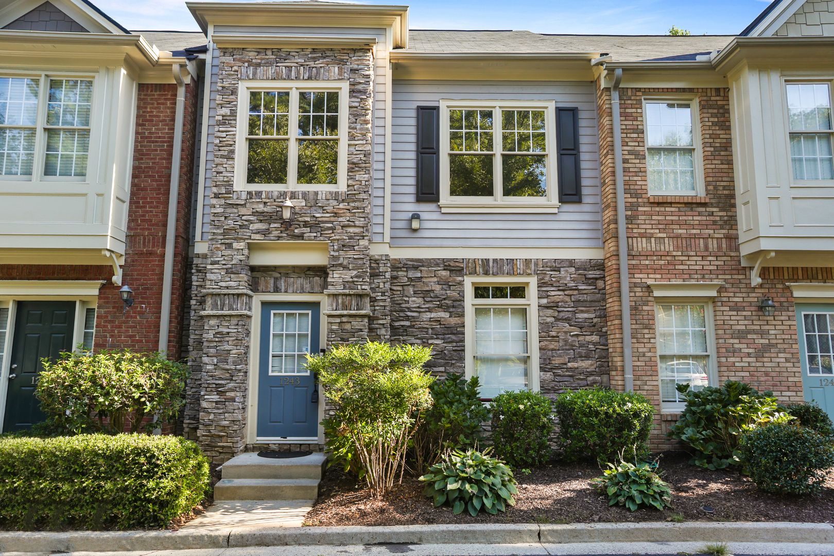 Roswell House: 1243 Harris Commons Place
