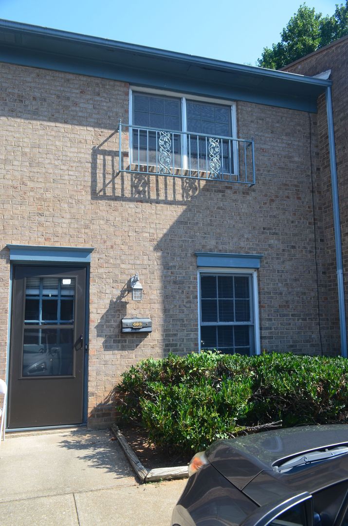 Winston Salem Townhome: 323 Vineyard Park Court
