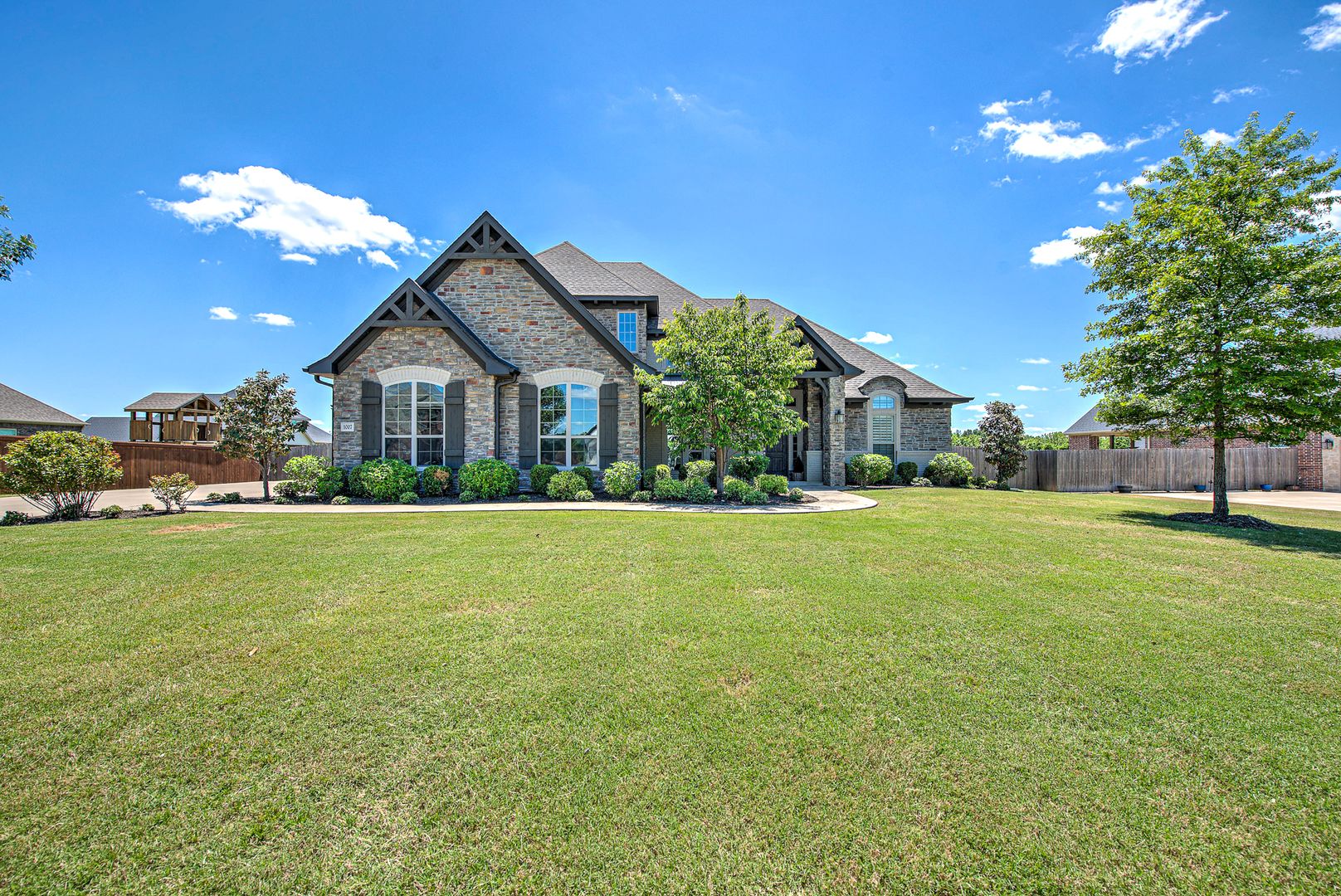 Cave Springs House: 1007 Bendelow Drive