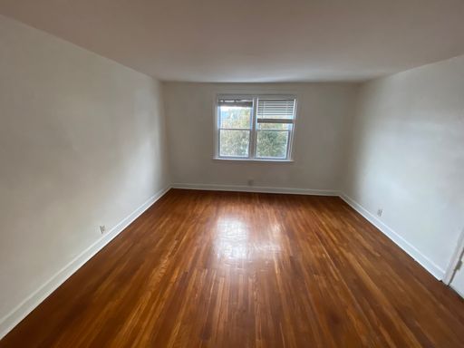 Bright Updated 1 Bedroom Apartment – photo 1
