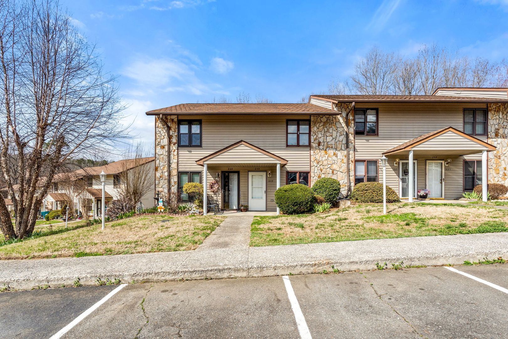 Winston Salem House: 1019 Cedar Place Ct #1019