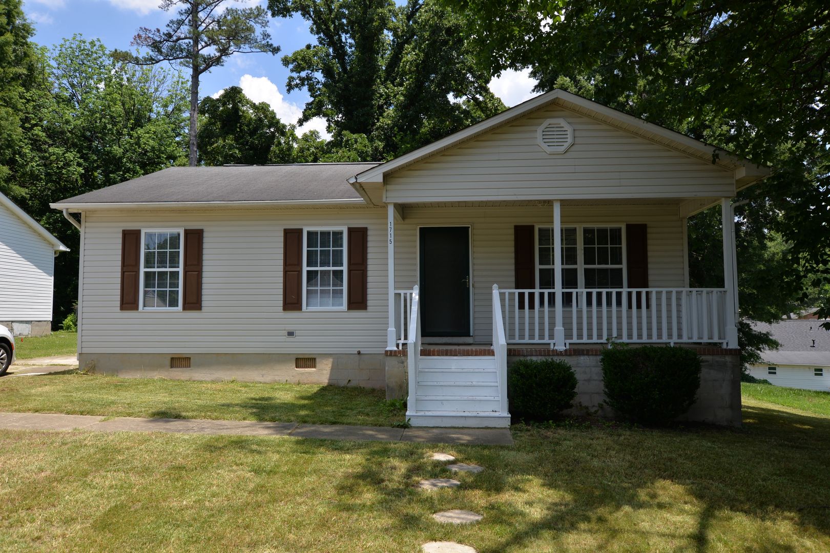 Greensboro House: 1715 Rainbow Drive