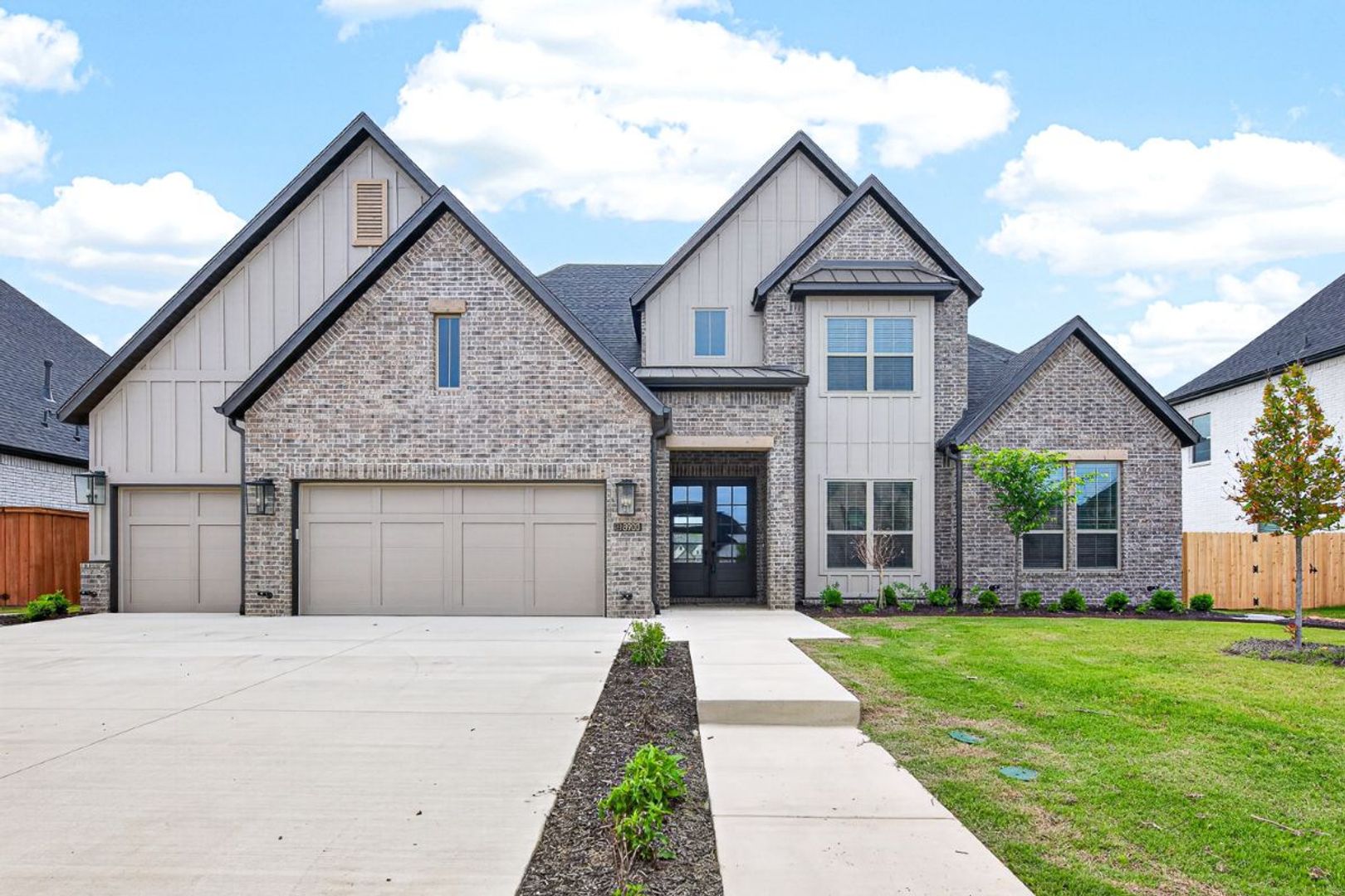 Bentonville House: 8900 W Comet Dr