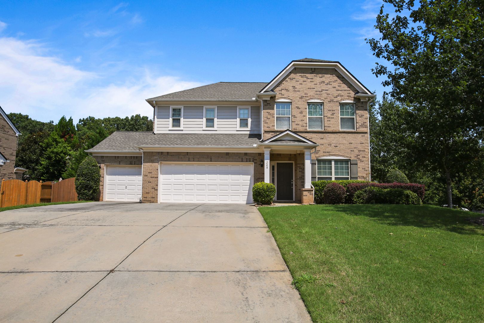Suwanee House: 248 Vinca Circle