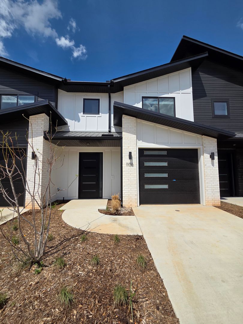 Lowell House: 1106 Emilia Ave