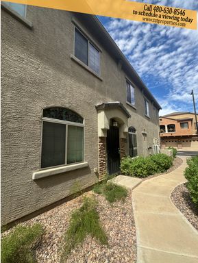 Beautiful 3 Bedroom Townhome in Tesoro Greenfield! – photo 1