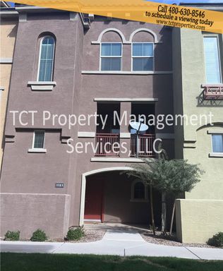 Beautiful 3 Bedroom Townhome in Downtown Gilbert! – photo 1