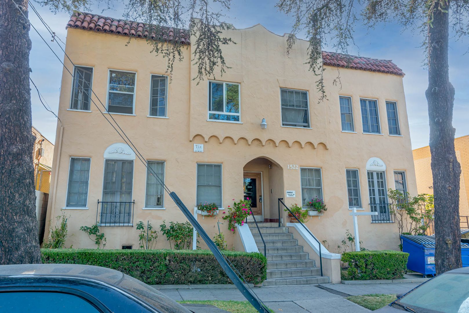 Los Angeles Apartment: 1522 N. Mariposa Ave