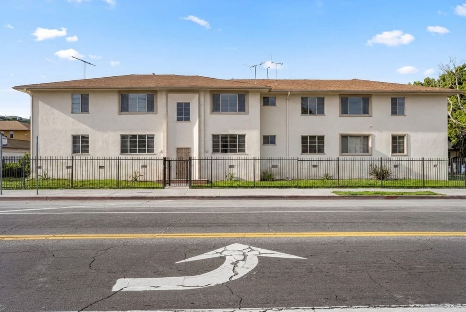 Los Angeles Apartment: 4320 Santa Rosalia Dr.