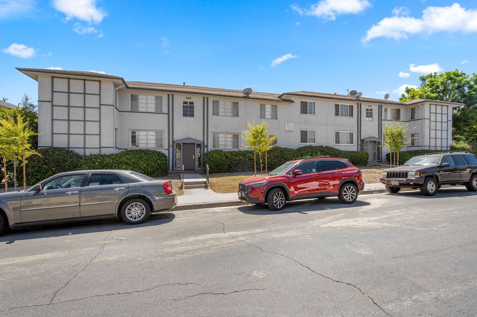 Los Angeles Apartment: 4026-4050 West Blvd.